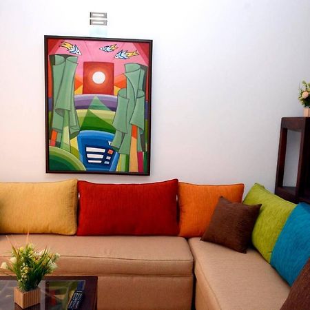 The Grand Royal Luxury Apartment Νουβάρα Ελίγια Εξωτερικό φωτογραφία