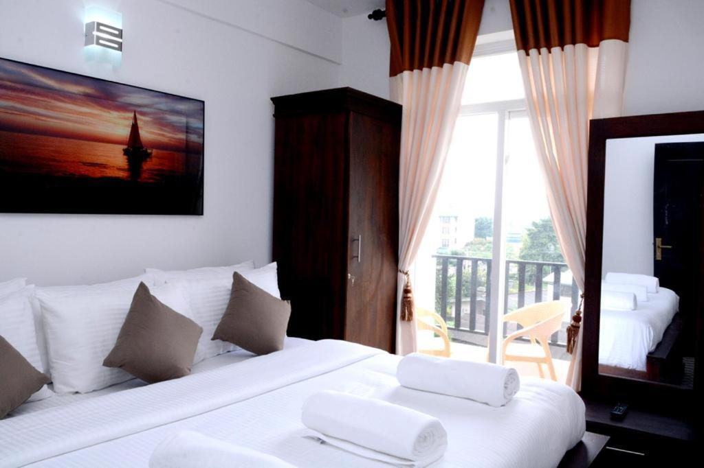 The Grand Royal Luxury Apartment Νουβάρα Ελίγια Εξωτερικό φωτογραφία