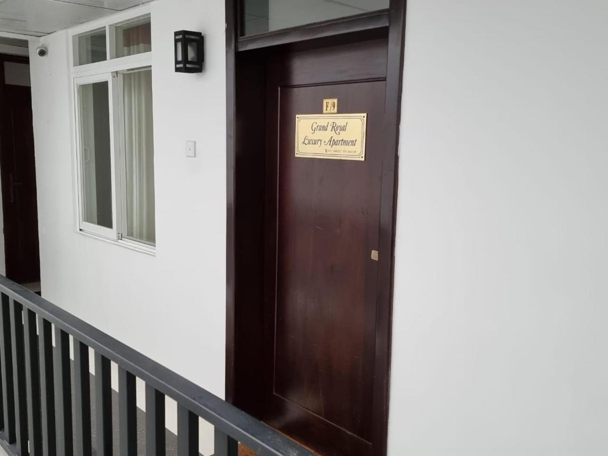 The Grand Royal Luxury Apartment Νουβάρα Ελίγια Εξωτερικό φωτογραφία