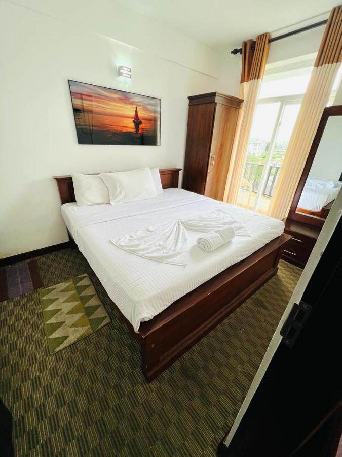 The Grand Royal Luxury Apartment Νουβάρα Ελίγια Εξωτερικό φωτογραφία